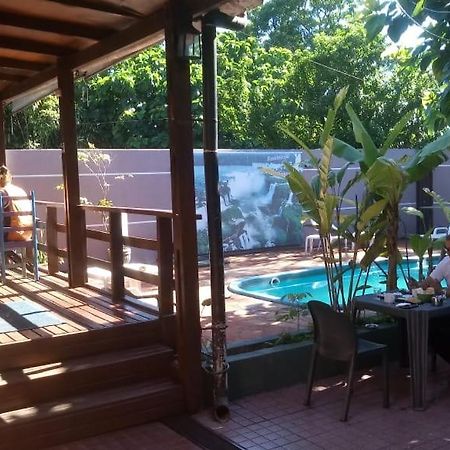 Residencial Noelia Hostel Пуерто-Іґуасу Екстер'єр фото