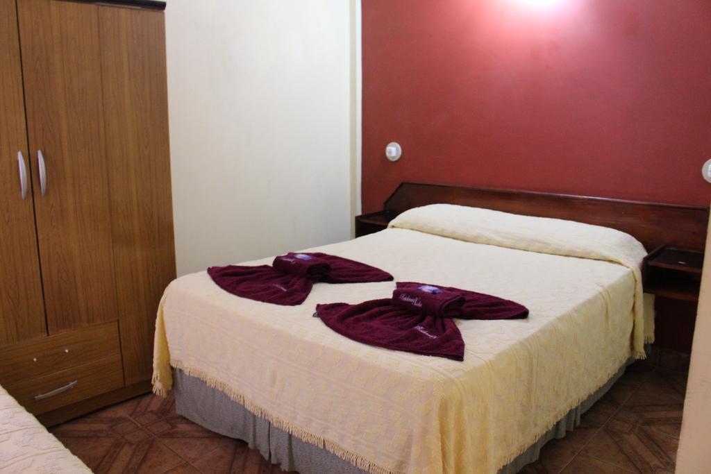 Residencial Noelia Hostel Пуерто-Іґуасу Екстер'єр фото