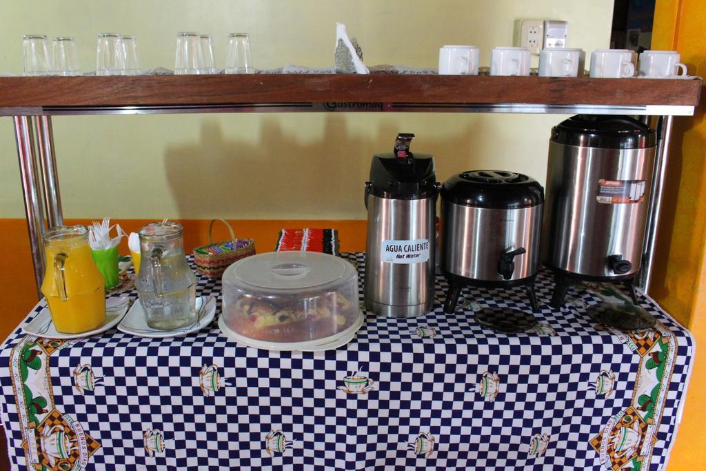 Residencial Noelia Hostel Пуерто-Іґуасу Екстер'єр фото