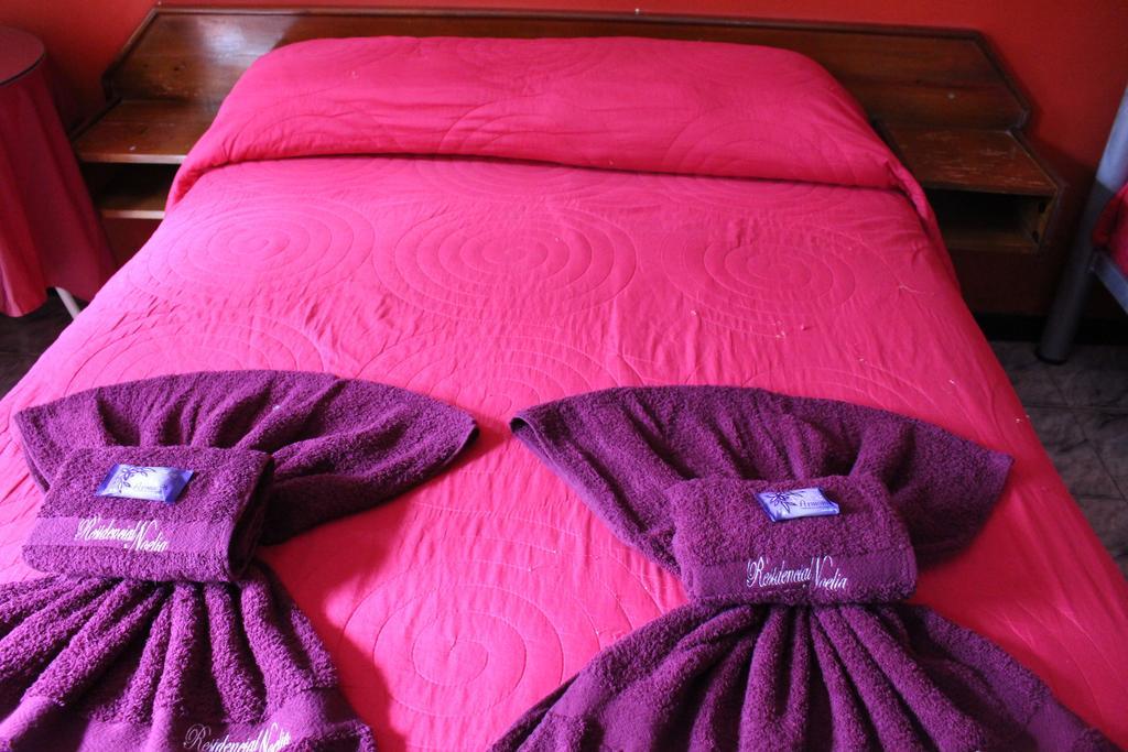 Residencial Noelia Hostel Пуерто-Іґуасу Екстер'єр фото