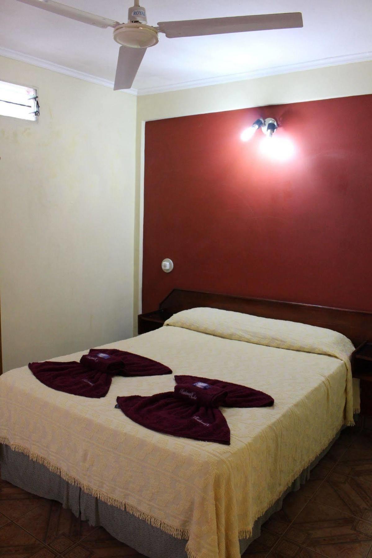 Residencial Noelia Hostel Пуерто-Іґуасу Екстер'єр фото