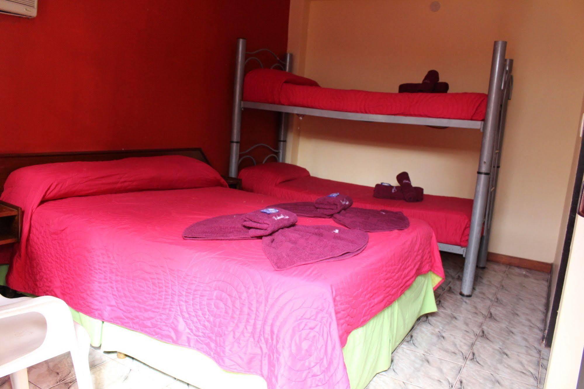 Residencial Noelia Hostel Пуерто-Іґуасу Екстер'єр фото