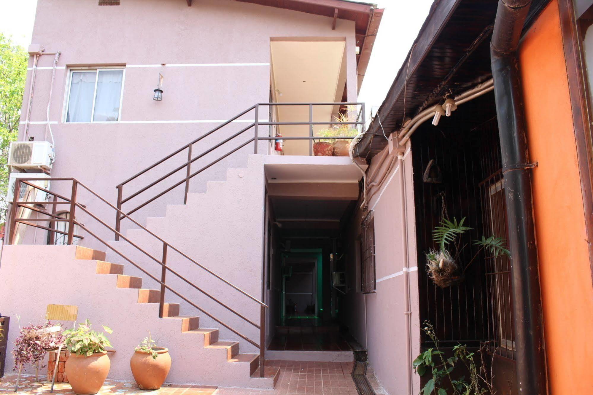 Residencial Noelia Hostel Пуерто-Іґуасу Екстер'єр фото
