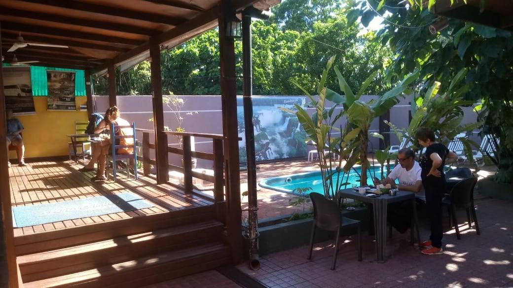 Residencial Noelia Hostel Пуерто-Іґуасу Екстер'єр фото