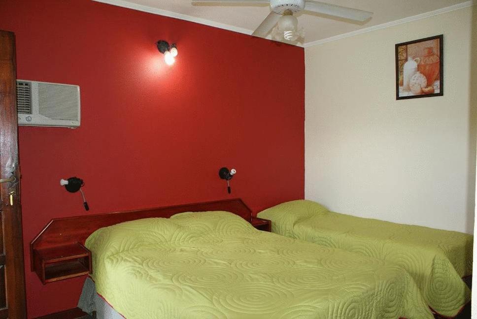 Residencial Noelia Hostel Пуерто-Іґуасу Екстер'єр фото